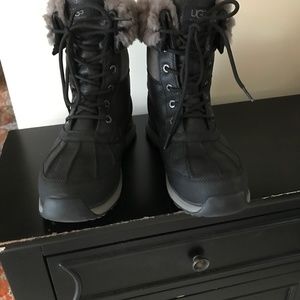 Ugg winter waterproof boots/size 9
